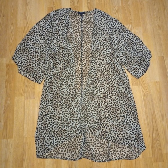 TORRID Half sleeve sheer chiffon cardigan/cover up - Picture 1 of 3
